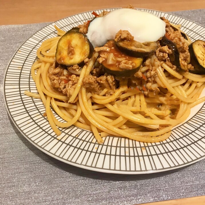 簡単＊茄子とひき肉のピリ辛ボロネーゼ風パスタ